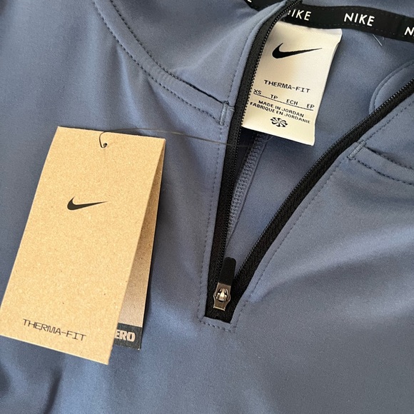 Nike Quarter Zip - Picture 2 of 2